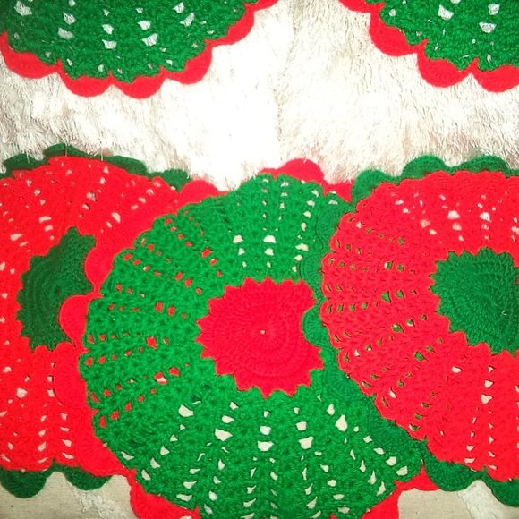 SET OF 5 CHRISTMAS DOILIES ROUND CROCHET RED & GREEN VINTAGE HANDMADE 17" LARGE - Picture 4 of 4